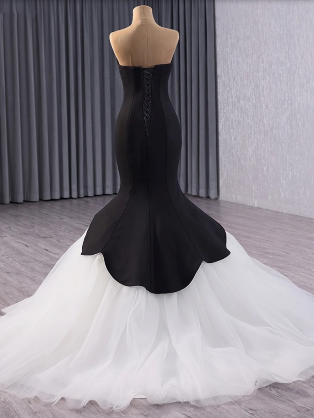 Hepburn Audrey Gown - Size 8 - Ships in 48 Hours - Picture 2 of 7